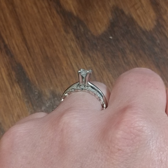 Wedding band and engagement ring - Picture 5 of 5